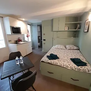Studio équipé Métro Abbesses à Montmartre Parigi